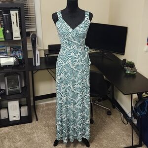41 Hawthorn Teal Leaf Pattern Maxi Dress